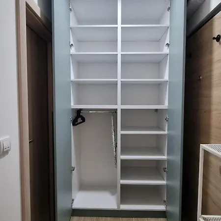 Grove-city Center With Free Parking Kragujevac