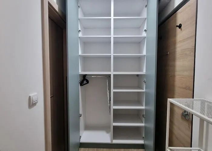 Grove-city Center With Free Parking Kragujevac